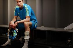 开云下载-若日尼奥点射定乾坤，澳大利亚坚韧战术力克丹麦晋级