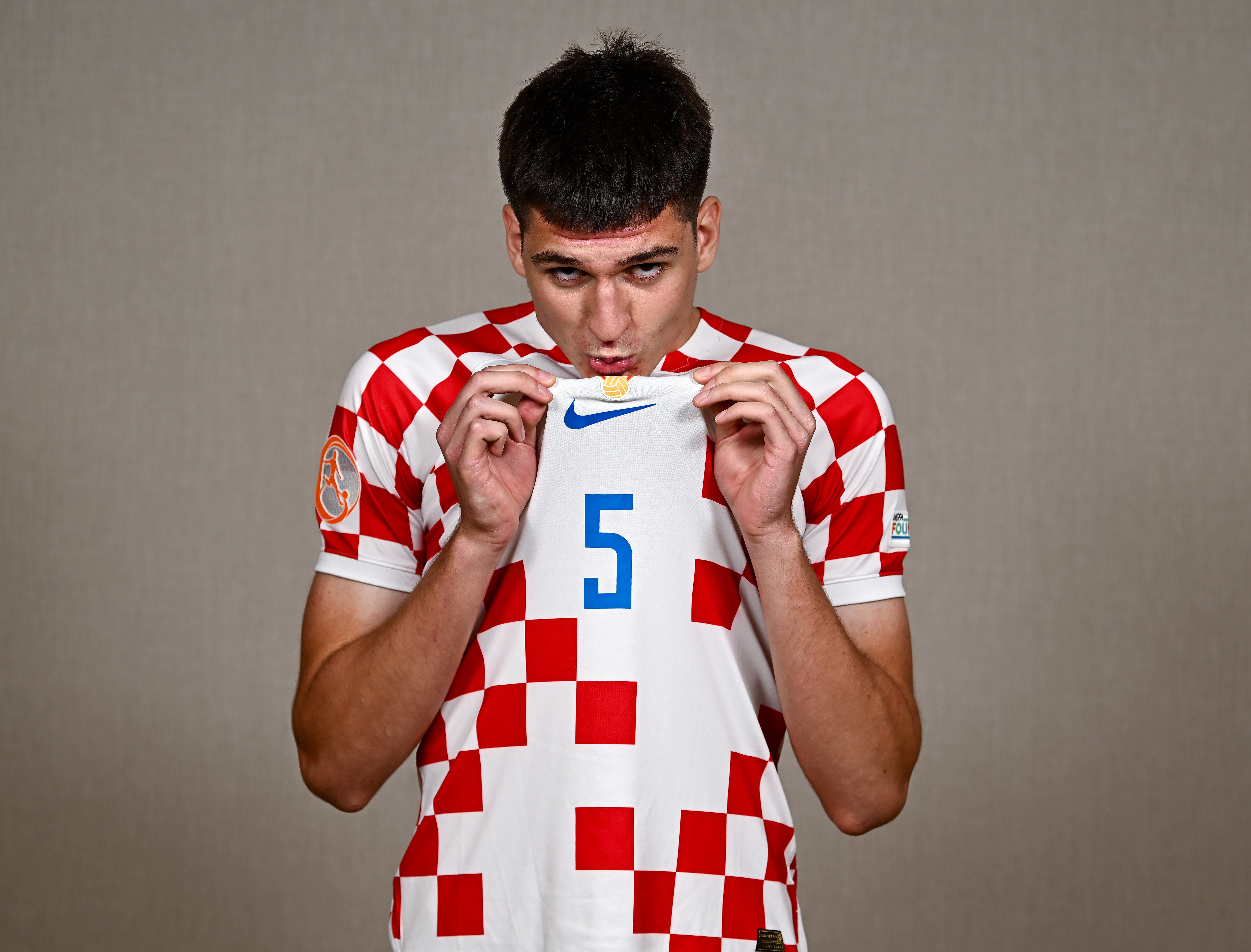 克罗地亚队备战欧洲杯预选赛，实力强劲