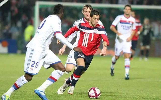 里尔全队出色发挥轻松取得三分的简单介绍