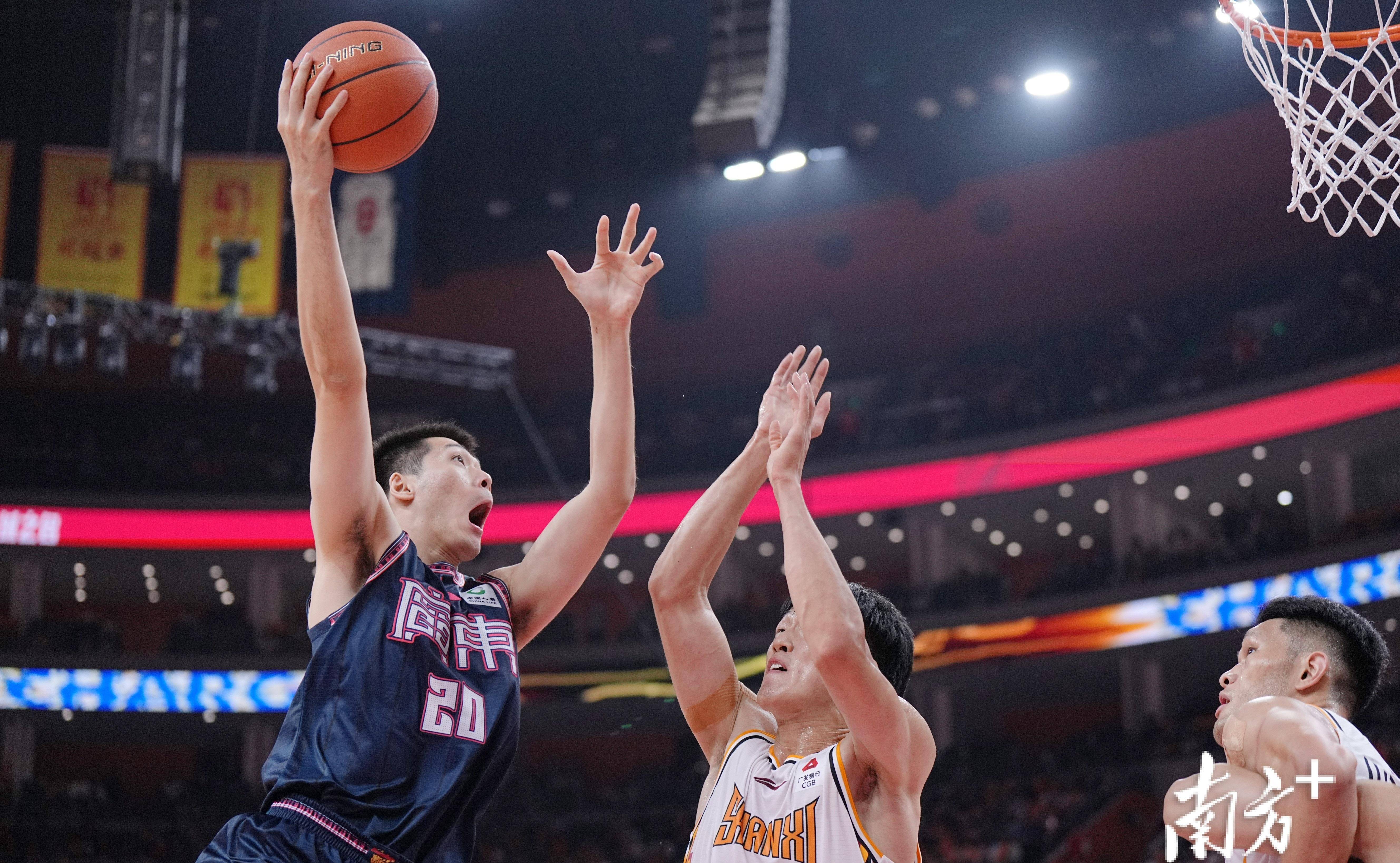 周琦表现抢眼，助力球队赢得胜利的简单介绍