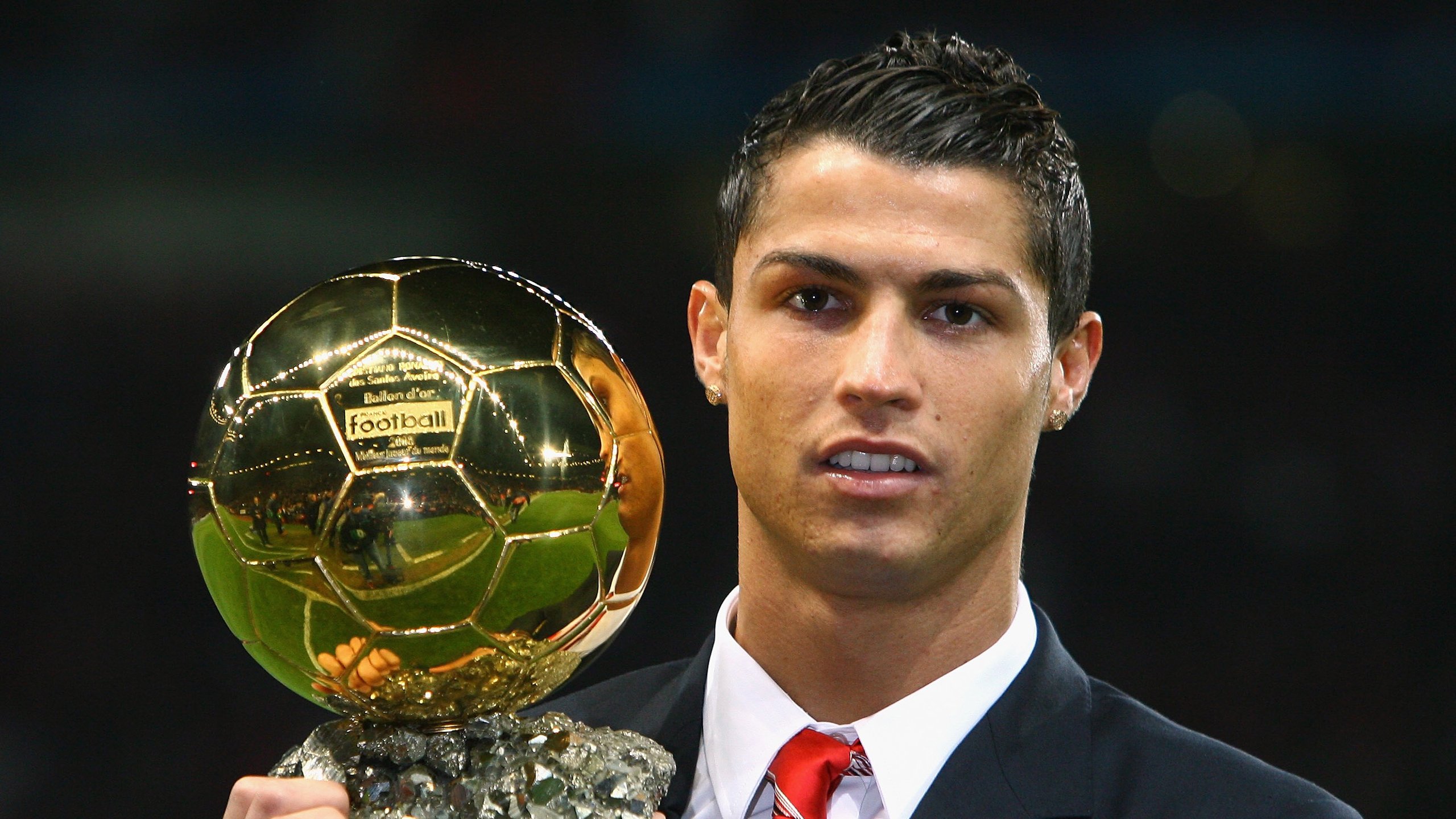 沙漠绿茵绝境狂舞,莱万全程高能输出,沙特压哨逆转澳大利亚